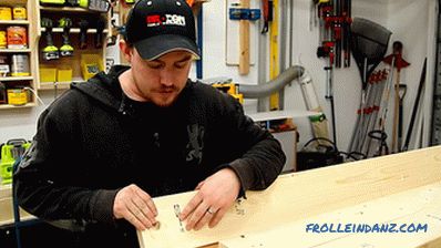 Wie man ein Etagenbett mit den Händen aus Holz macht + Foto