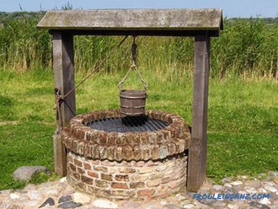 Haus für einen Brunnen mit eigenen Händen