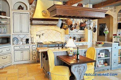 Innenarchitektur der Küche im provenzalischen Stil: Geheimnisse und Fotoideen