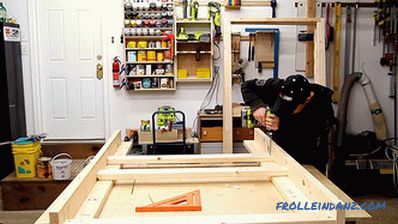 Wie man ein Etagenbett mit den Händen aus Holz macht + Foto