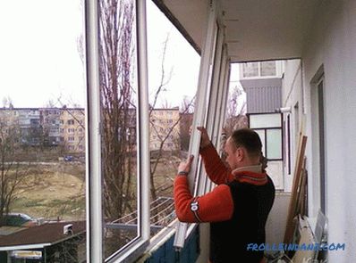 Wie man einen Balkon mit den eigenen Händen glasiert