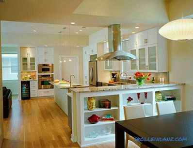 Design des Wohnzimmers kombiniert mit Küche
